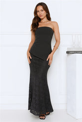 Party In Progress Set Black